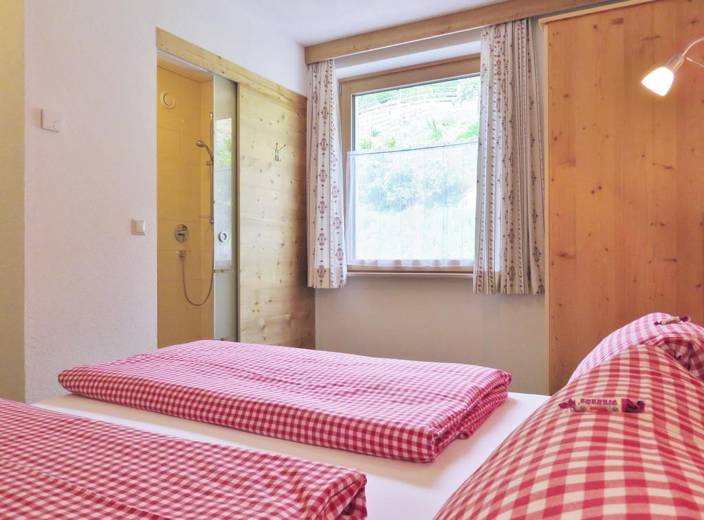 Gaestehaus Zedlacherhof Matrei in Osttirol Oda fotoğraf